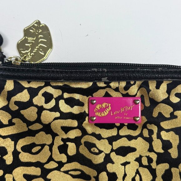 Luv Betsey by Betsey Johnson Cheetah Wristlet – NWT (Flaw Noted) - Picture 2 of 12
